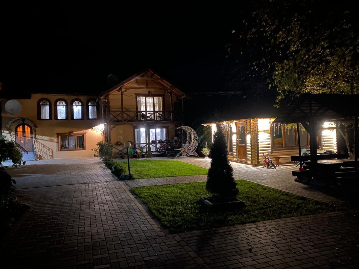 Rodynnyi Zatyshok Guest House Верховина Екстериор снимка